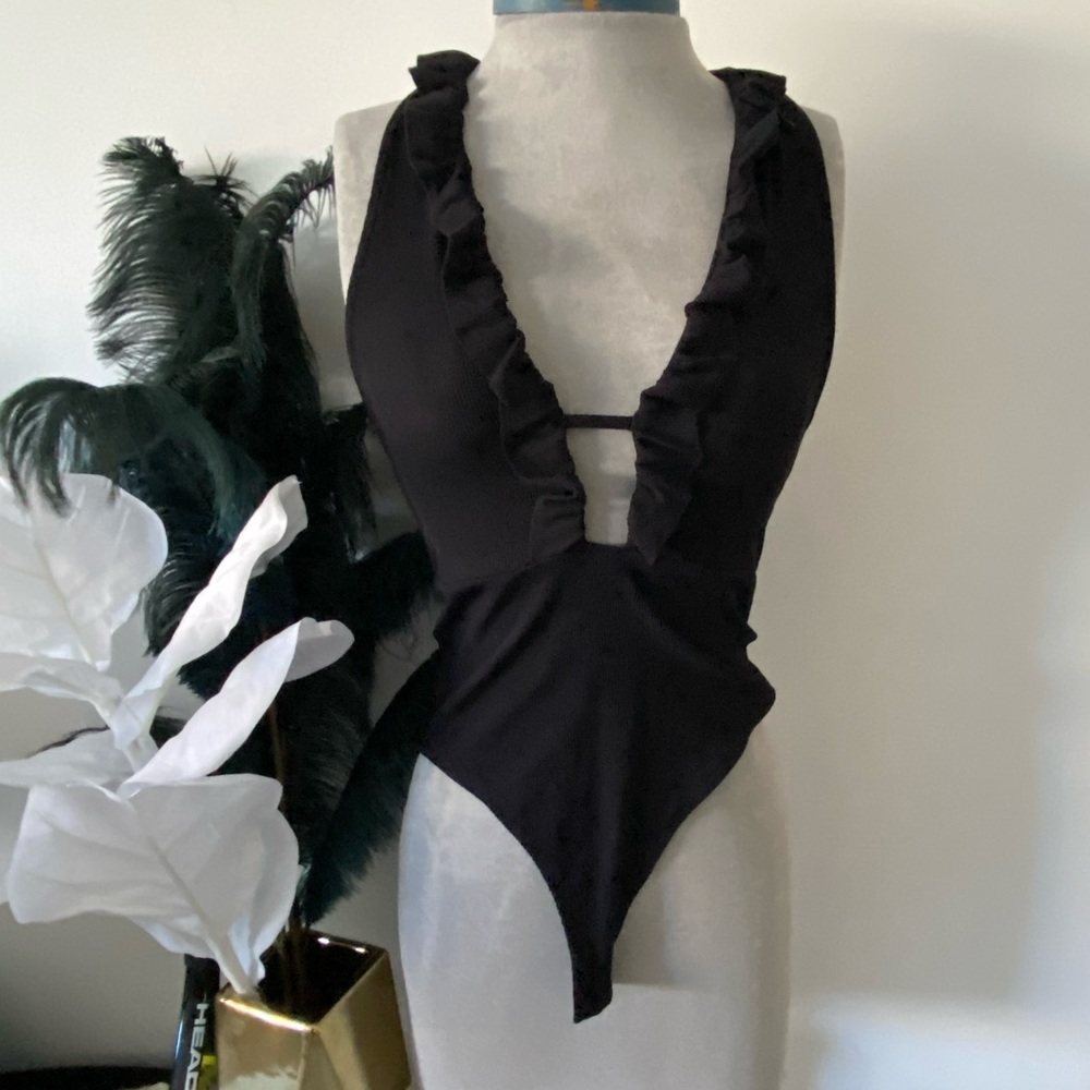 Black bodysuit w ruffle